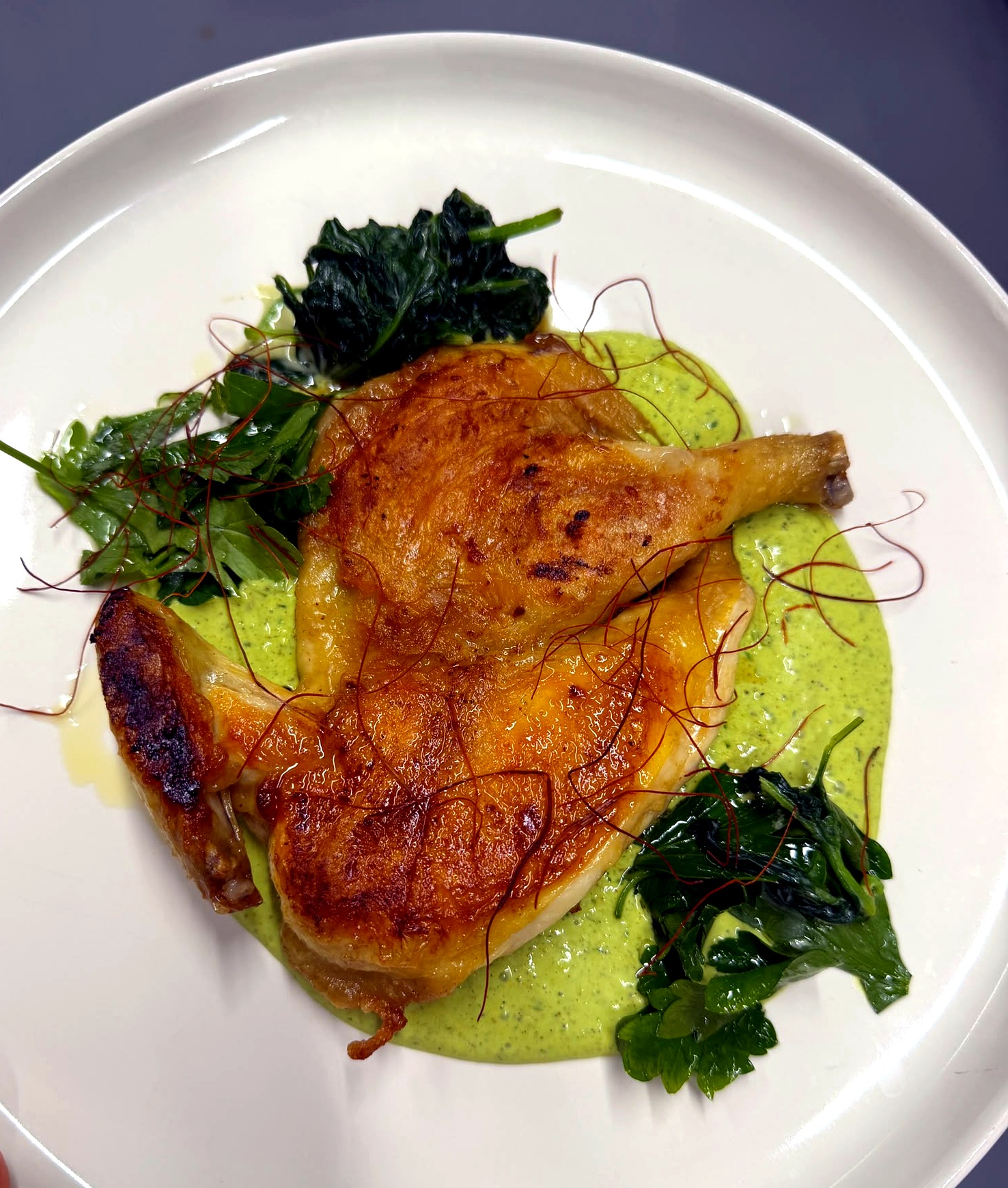 Poulet grillé sous la brick, Närenj